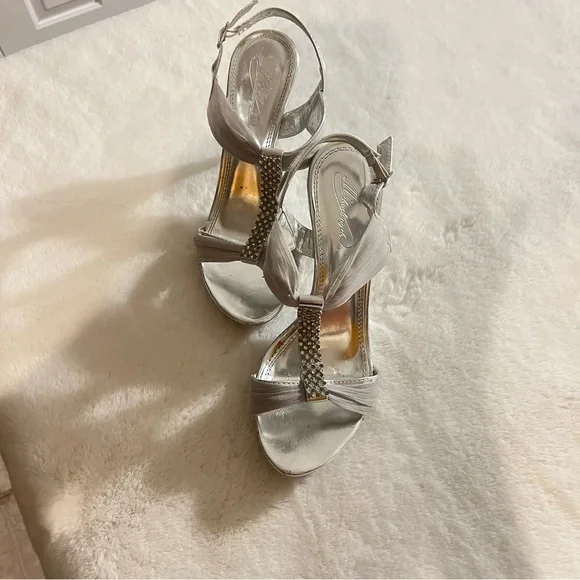 Michelangelo Silver Rhinestone Embellished T Strap Heels Women Size 7.5 - Picture 2 of 9